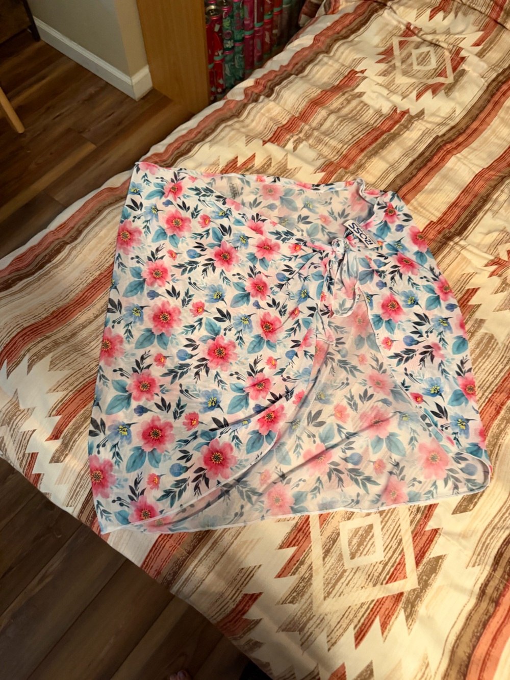 Brand new women’s size medium bathing suit sarong